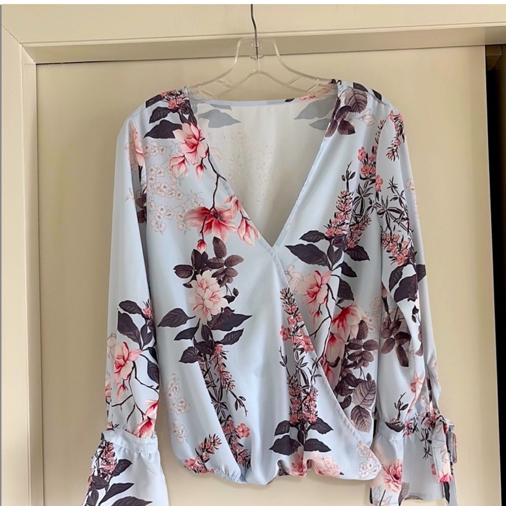 Floral V-Neck Wrap Blouse with Relaxed Fit and Long Sleeves